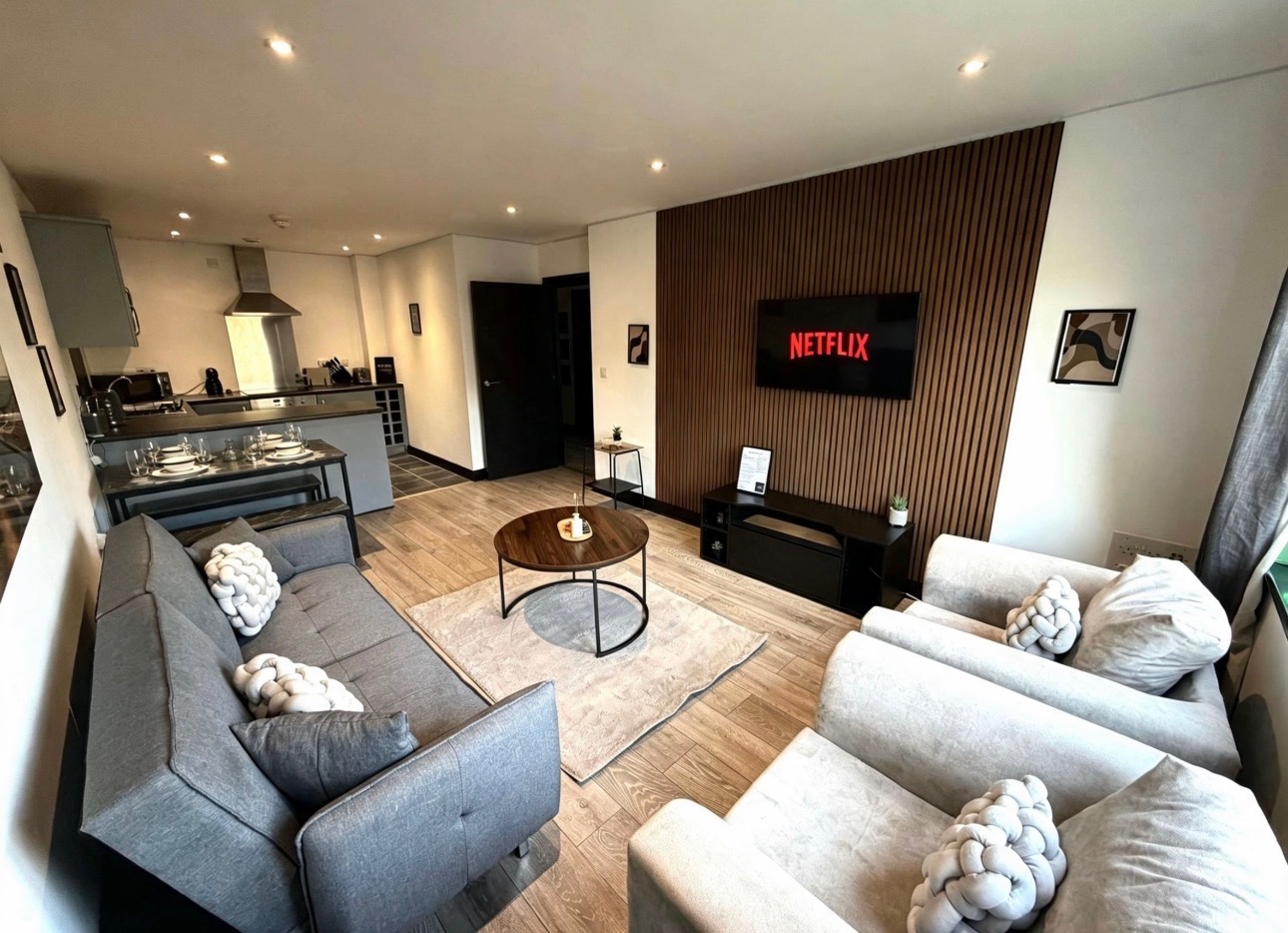 2 Bed Flat, Denmark Road, M15