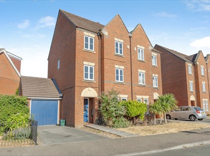 4 Bed Semi-Detached House, Kenny Drive, SM5