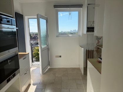 2 Bed Flat, Cheam, SM3