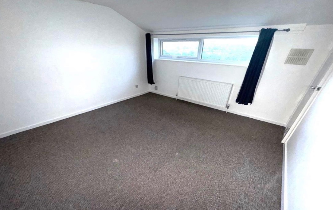 2 Bed Semi-Detached House, Rushmere Walk, NG5 photo 4