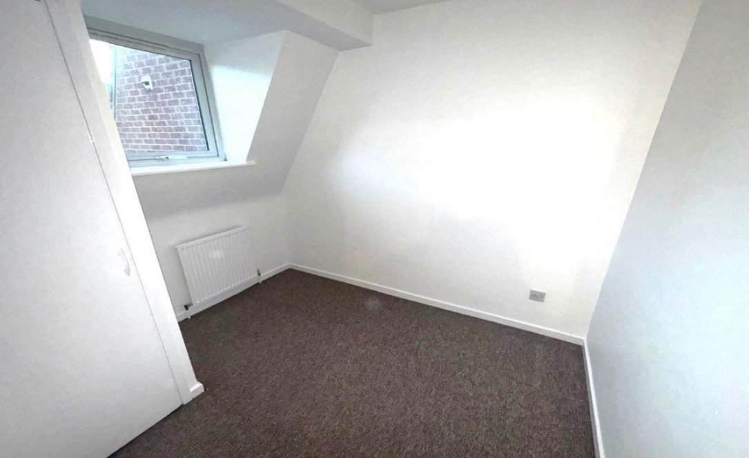 2 Bed Semi-Detached House, Rushmere Walk, NG5 photo 5