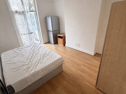 4 bed room for rent in Room in a Shared Flat, Verdant Lane, SE6