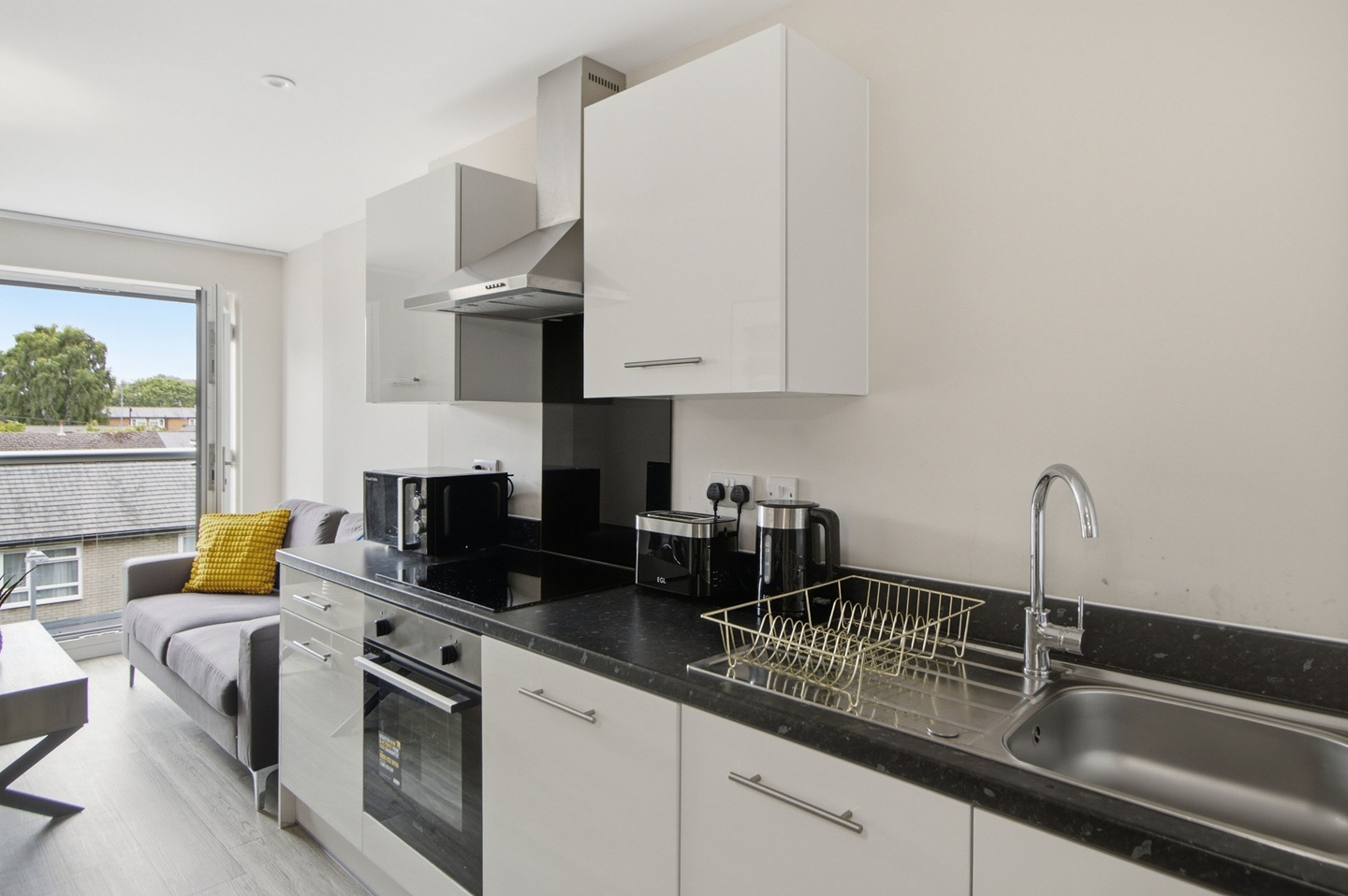 2 Bed Flat, Portcullis House, M15 photo 3