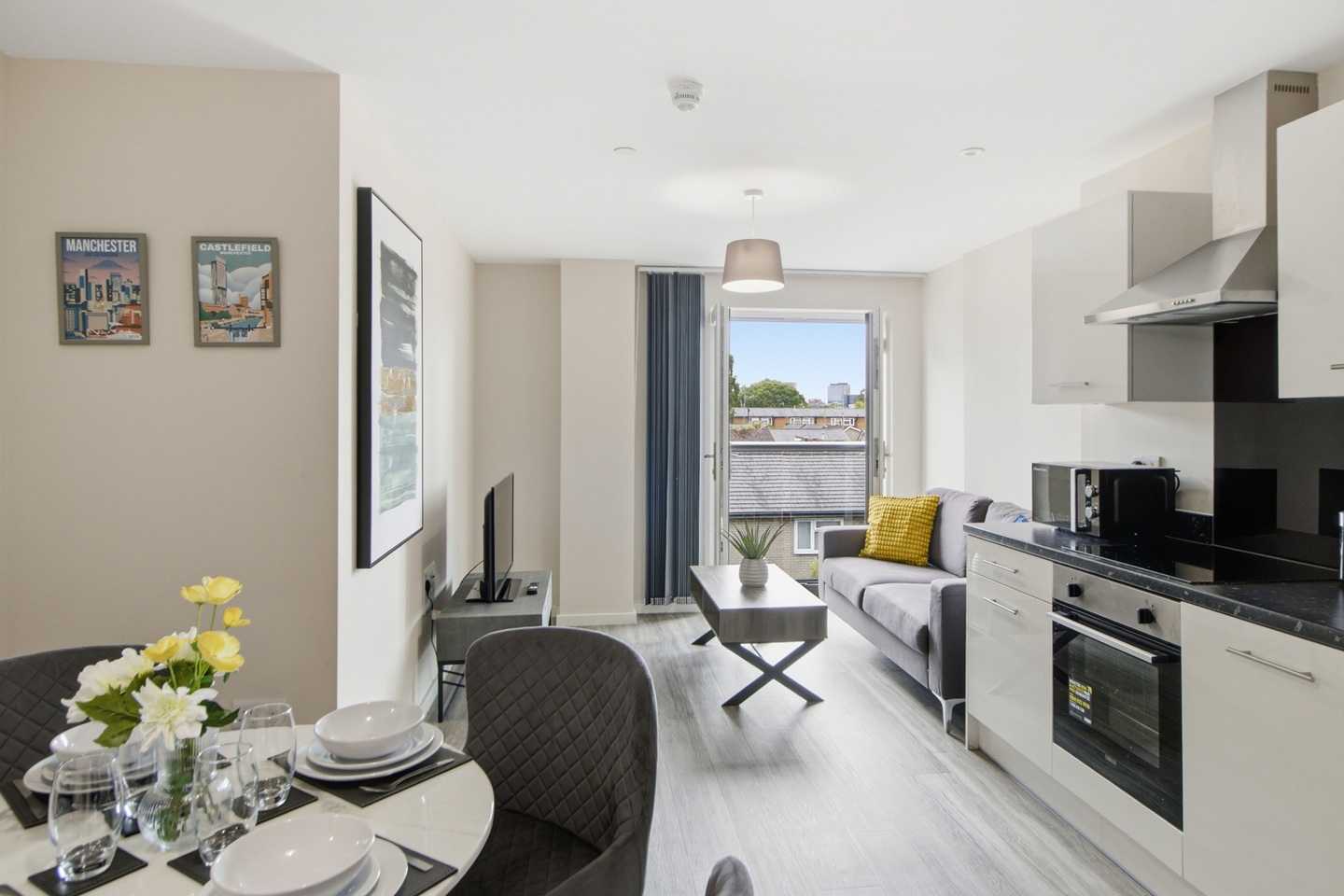 2 Bed Flat, Portcullis House, M15 photo 2