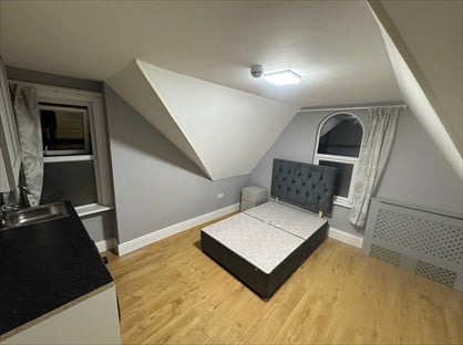 Studio Flat, Priory Road, HP13