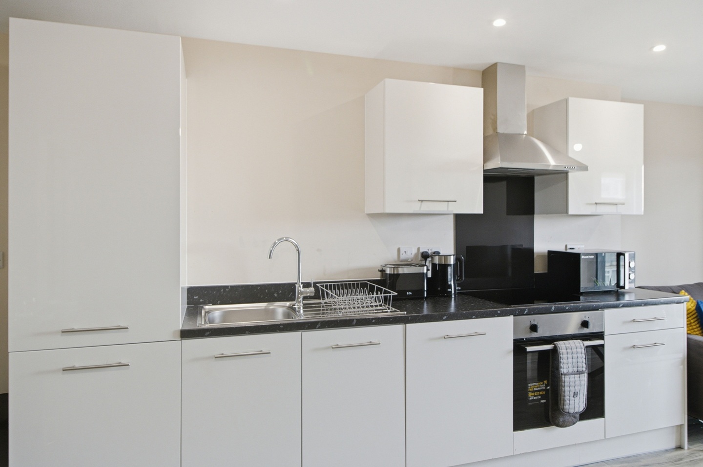 2 Bed Flat, Portcullis House, M15 photo 3