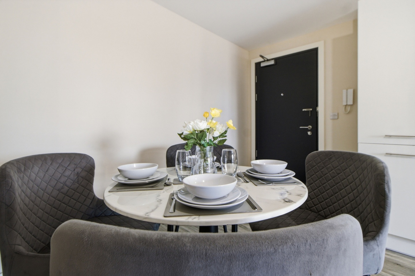 2 Bed Flat, Portcullis House, M15 photo 4