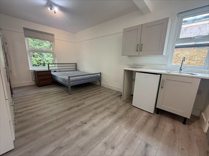 Studio Flat, Marlborough Road, WD18