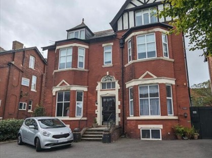 2 Bed Flat, Duke St, PR8
