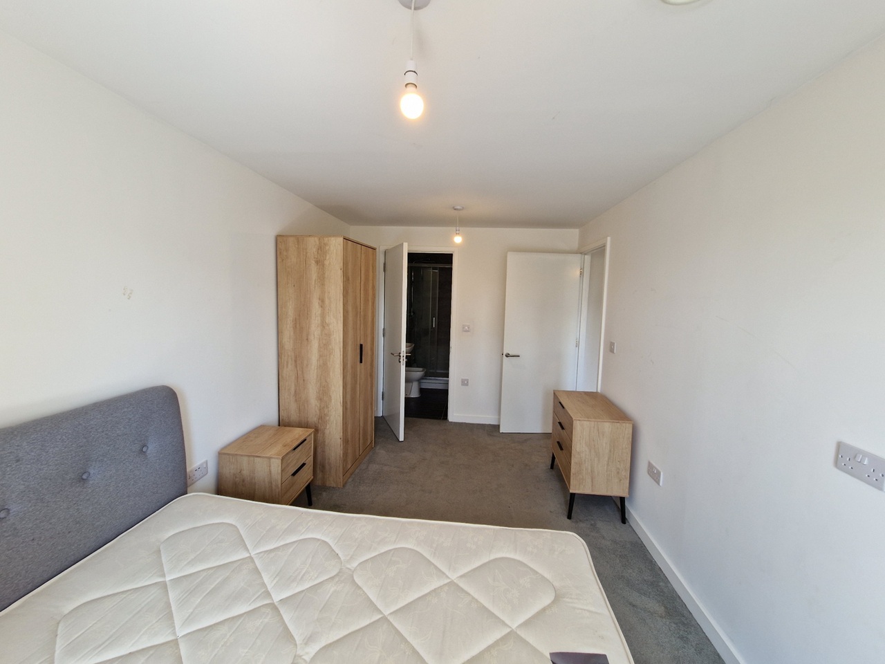 2 Bed Flat, Worrall St, M5 photo 4