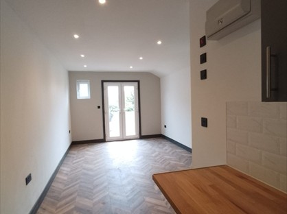 Studio Flat, The Boulevard, SW17