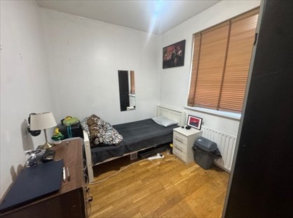 Room in a Shared House, Wood Lane, RM8