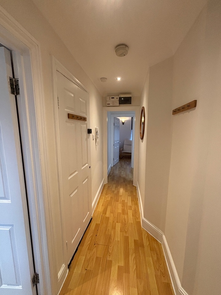 2 Bed Flat, Drummond Street, NW1 photo 2