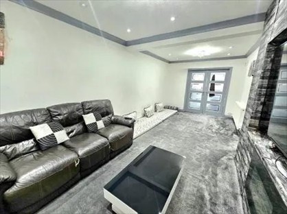 3 Bed Semi-Detached House, Hadley Gardens, UB2