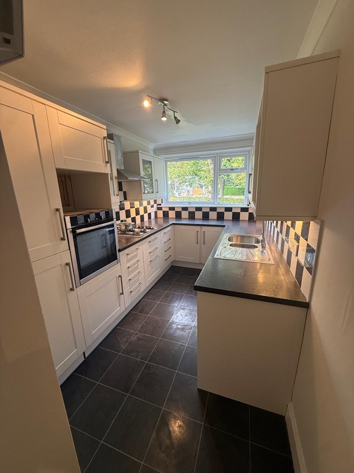 3 Bed Flat, Merchiston Gardens, EH10 photo 2
