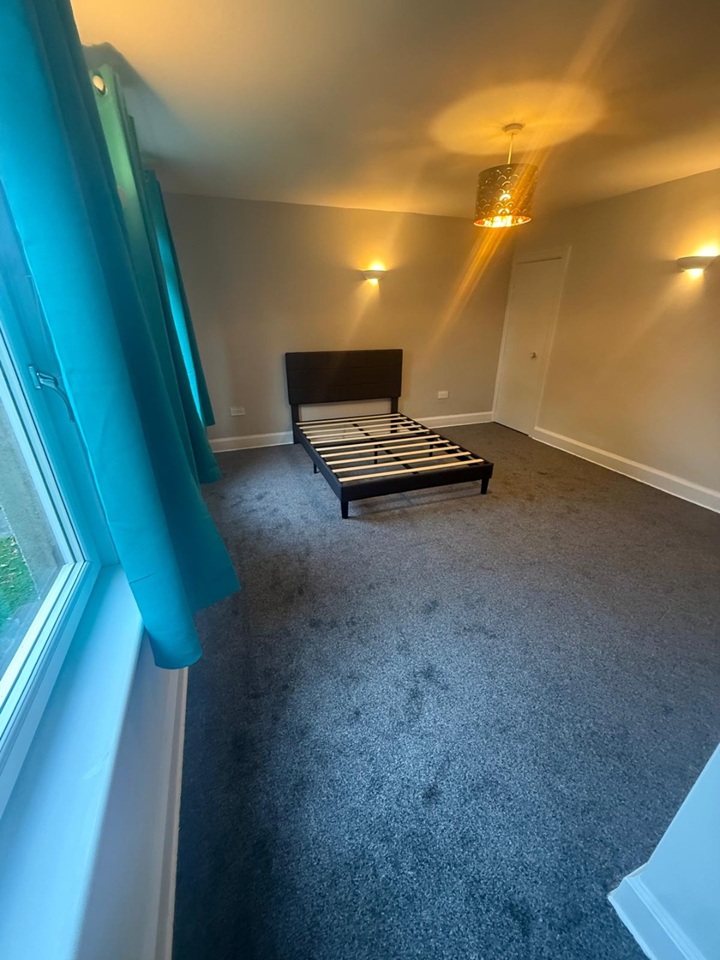 3 Bed Flat, Merchiston Gardens, EH10 photo 5