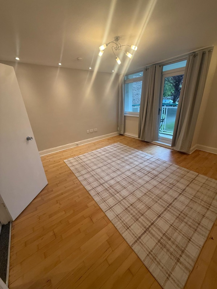 3 Bed Flat, Merchiston Gardens, EH10