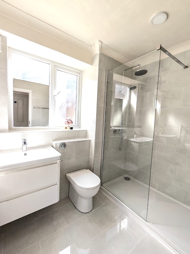 Room in a Shared Flat, Ilminster Gardens, SW11 photo 5