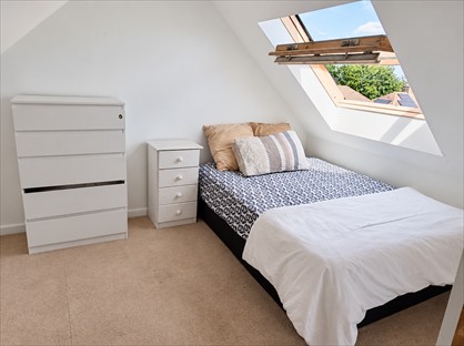 Room in a Shared House, Easby Crescent, SM4