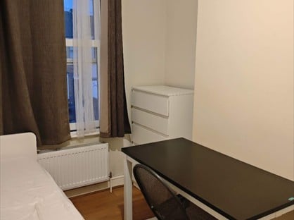 Room in a Shared House, Xx, N15