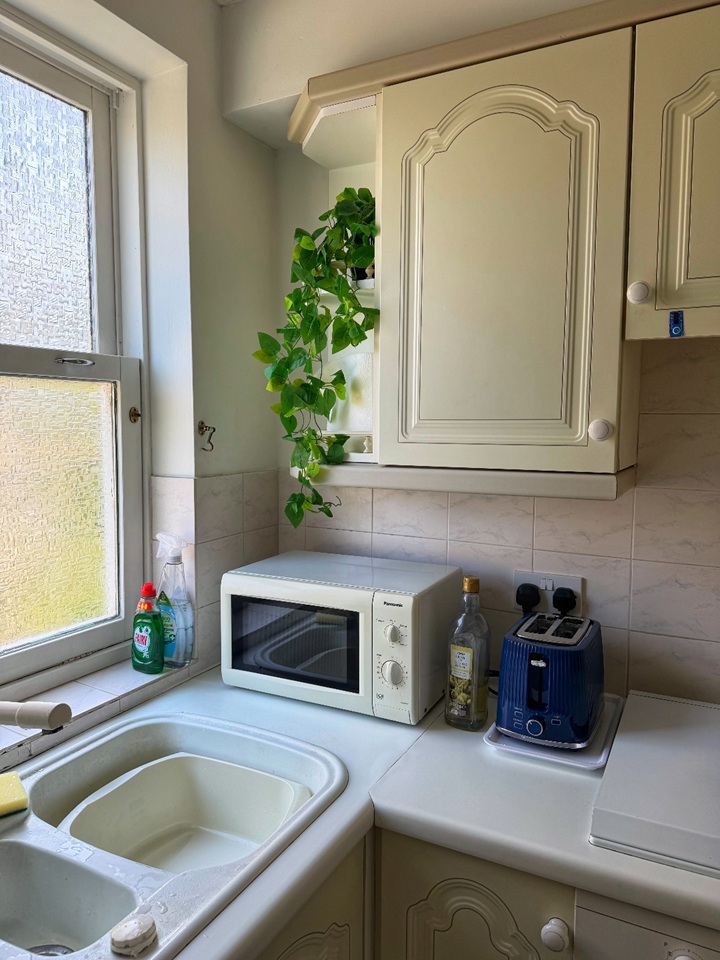 1 Bed Flat, First Avenue, BN3 photo 3