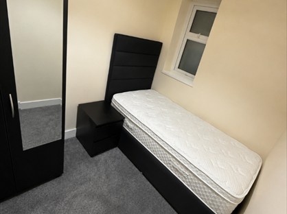 Room in a Shared House, Adelaide Gardens, RM6