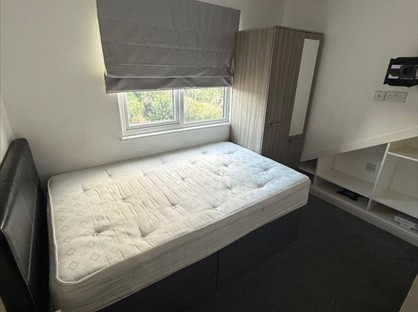 Room in a Shared House, Mill Burn Way, B9