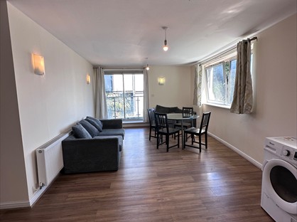 2 Bed Flat, City View, IG1