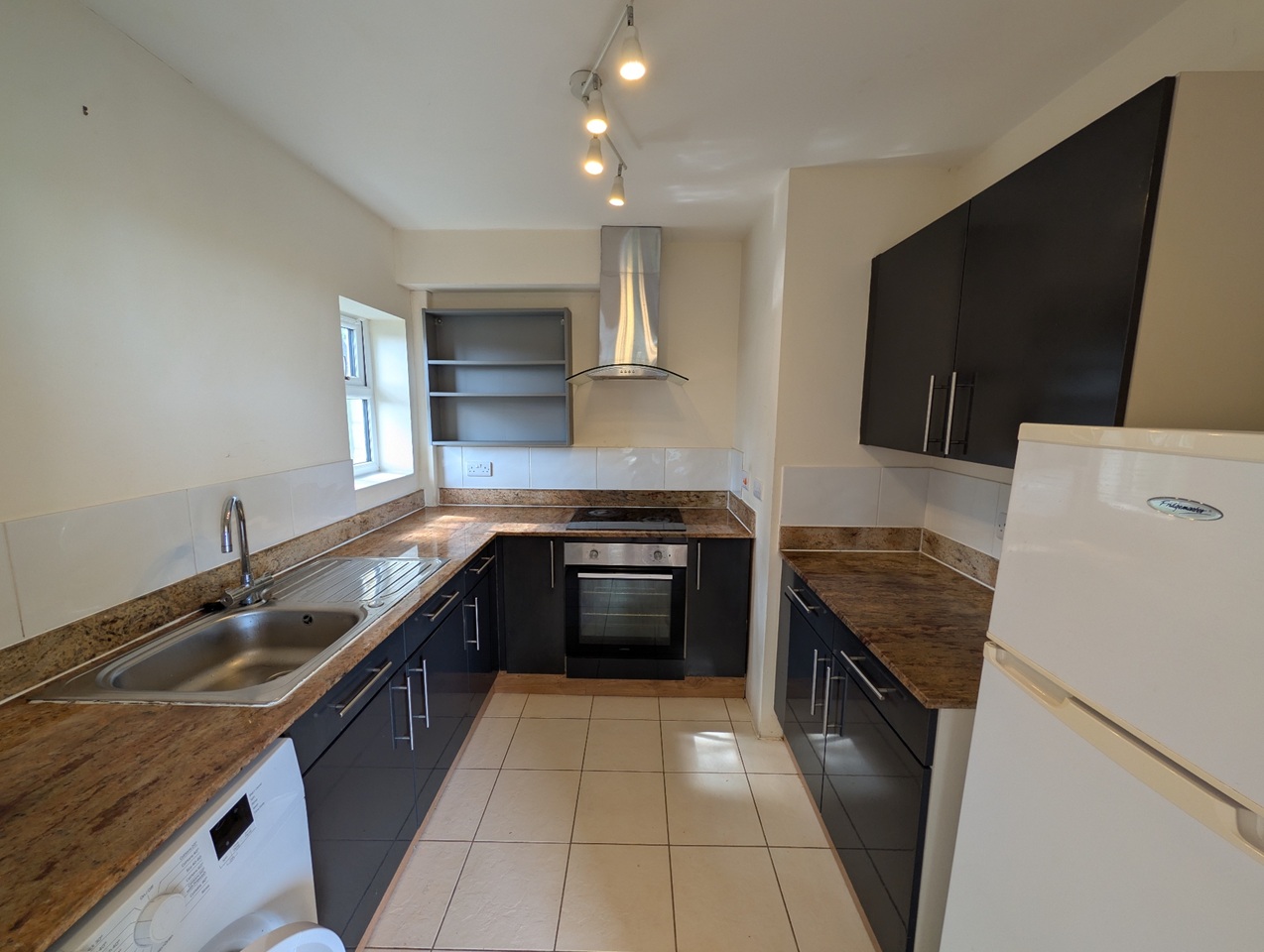 4 Bed Flat, Daniel Hill Mews, S6 photo 3