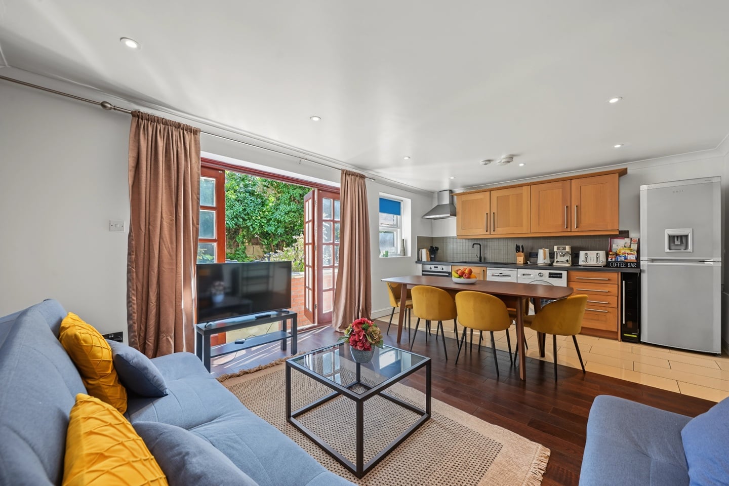 3 Bed Flat, Stock Orchard Crescent, N7 photo 2