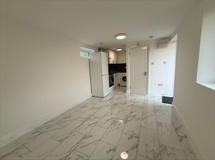 Studio Flat, Lexden Drive, RM6