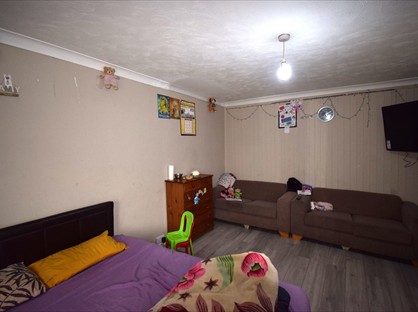 2 Bed Flat, East Park Close, RM6