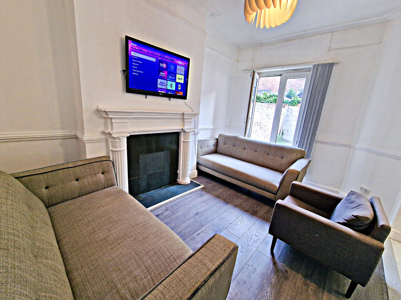 Room in a Shared House, Russell Road, L18