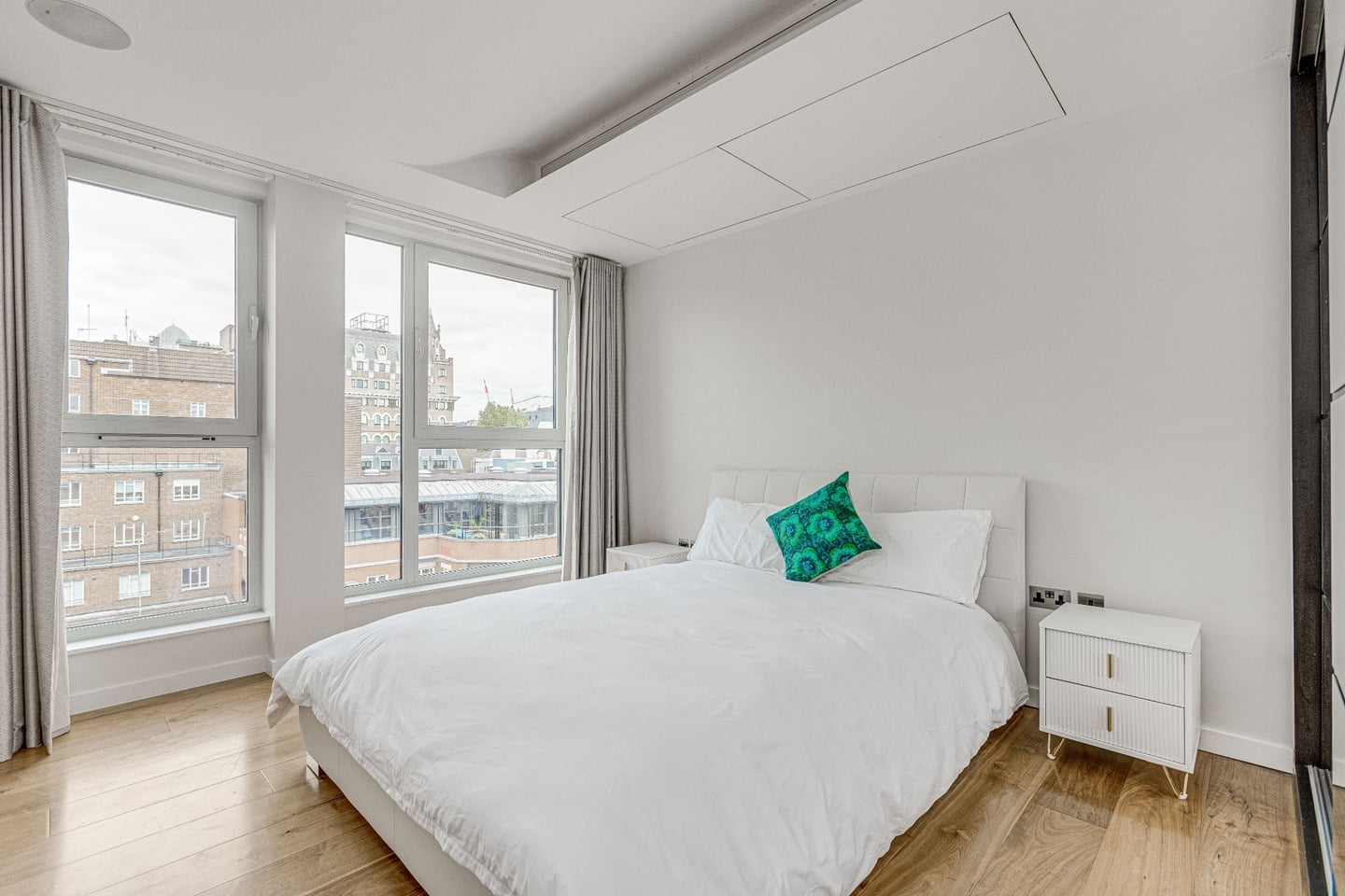 3 Bed Penthouse, Harley St, W1G photo 4
