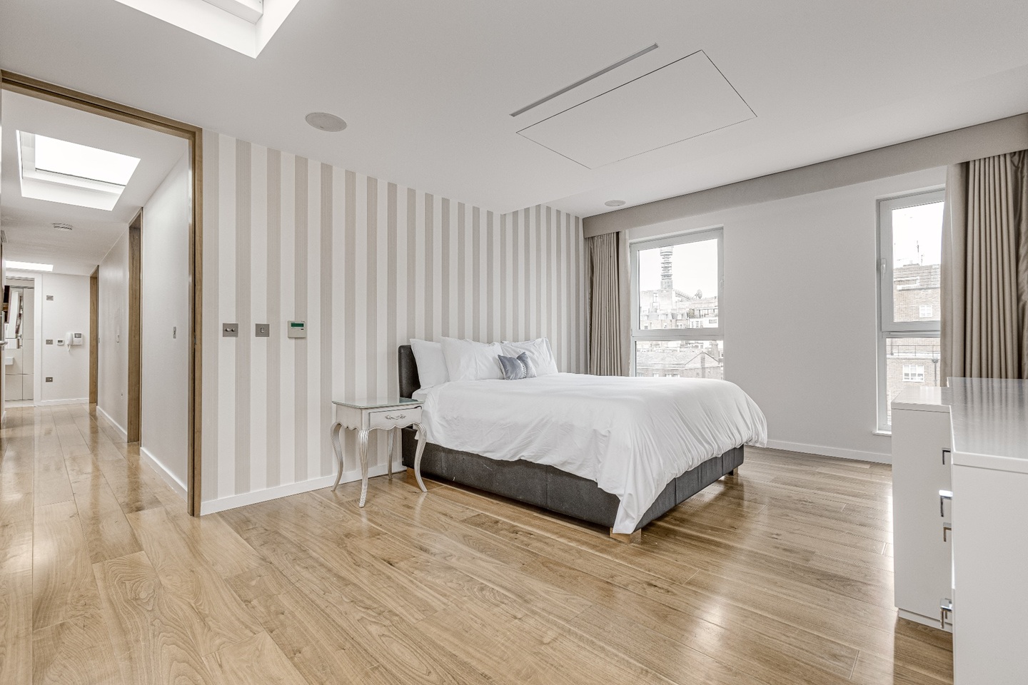 3 Bed Penthouse, Harley St, W1G photo 5
