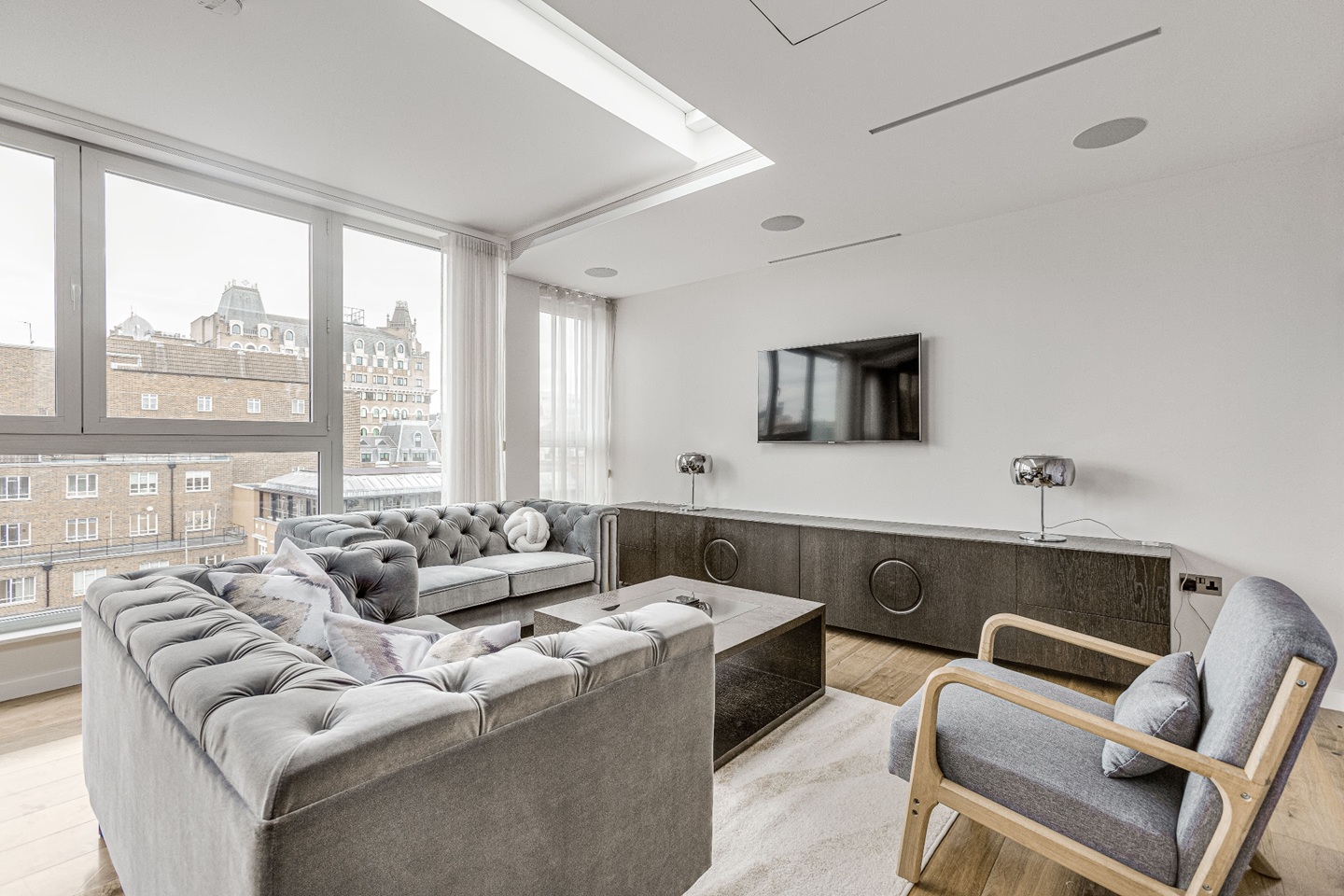 3 Bed Penthouse, Harley St, W1G photo 2