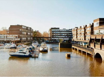 2 Bed Flat, Justin Close, TW8