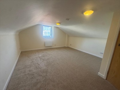 2 Bed Flat, Benhill Avenue, SM1