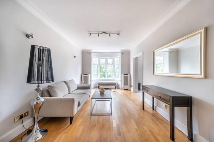 2 Bed Flat, William Court, NW8 photo 2