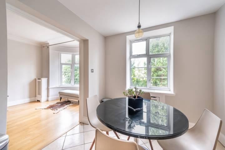 2 Bed Flat, William Court, NW8 photo 5