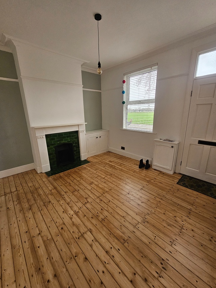 3 Bed Terraced House, Bathley St, NG2 photo 2