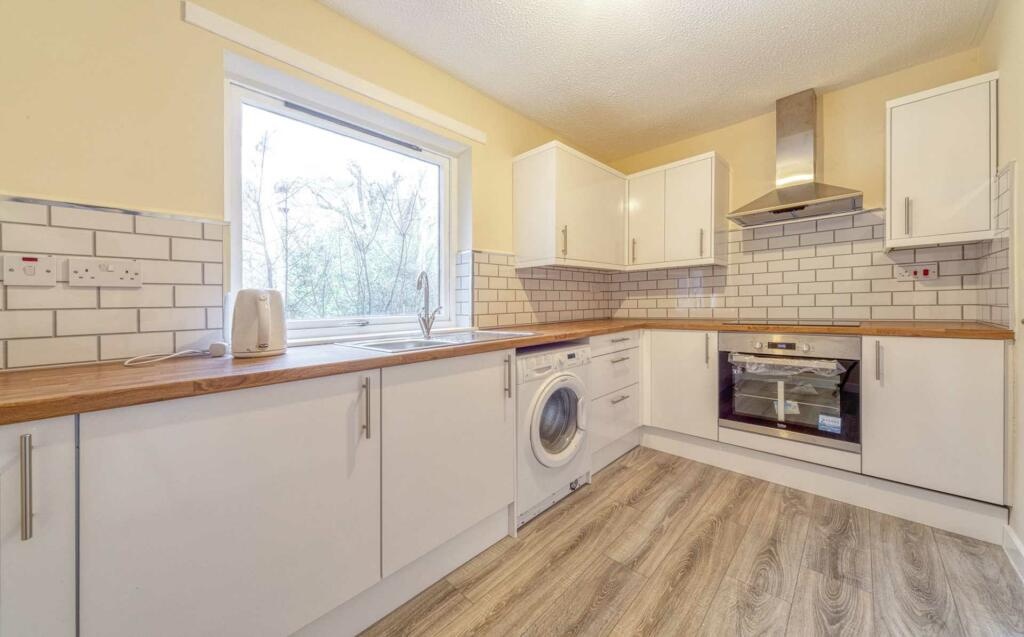 2 Bed Flat, Tantallon Road, G41 photo 3