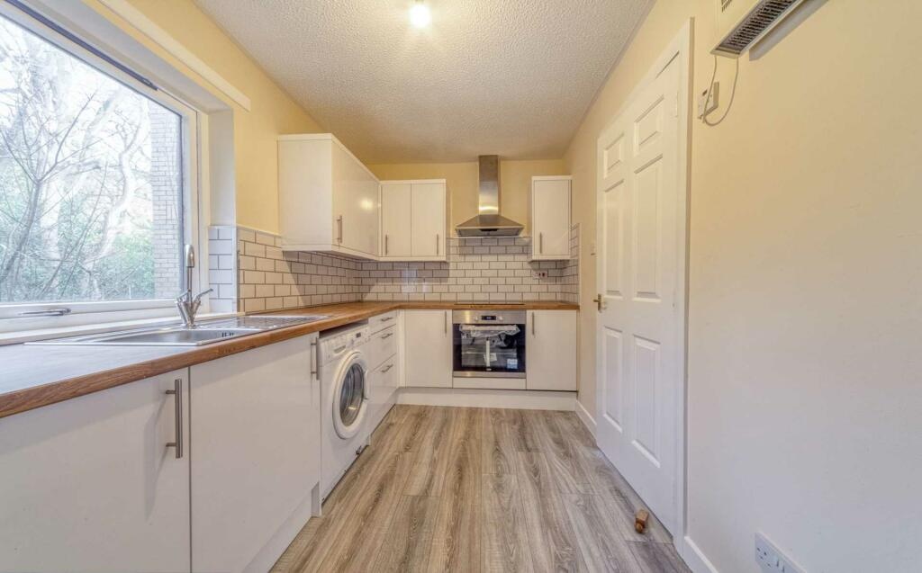 2 Bed Flat, Tantallon Road, G41 photo 4