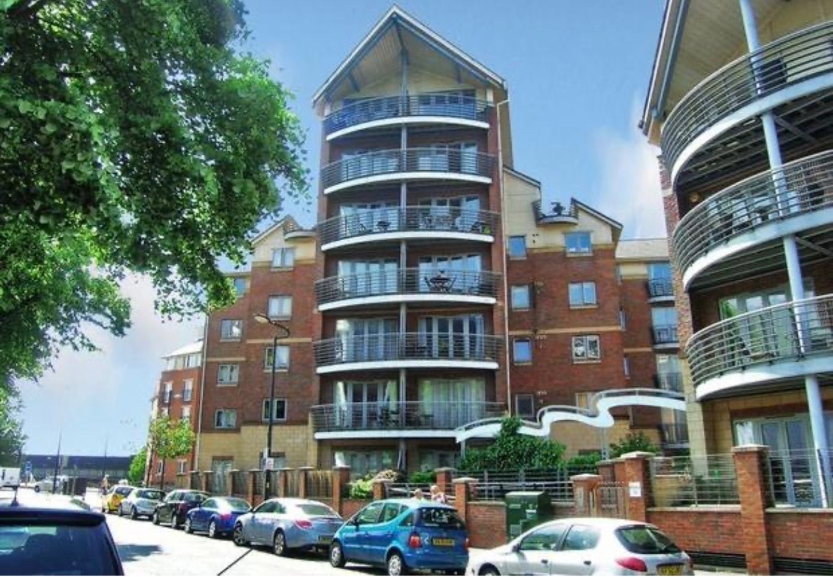 1 Bed Flat, Fitzhamon Embankment, CF11