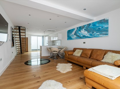 1 bed room for rent in Room in a Shared House, St. Peter's Street, N1