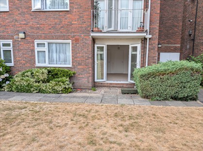 1 Bed Flat, Foxgrove Road, BR3