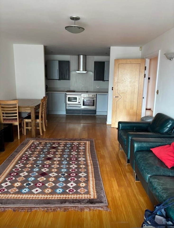 2 Bed Flat, Churchill Way, CF10 photo 2
