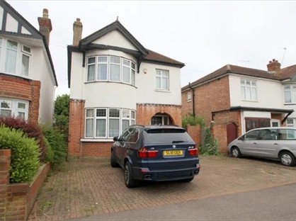 3 Bed Detached House, Park Avenue, TW18