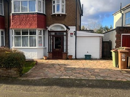Room in a Shared House, Burnham Drive, KT4