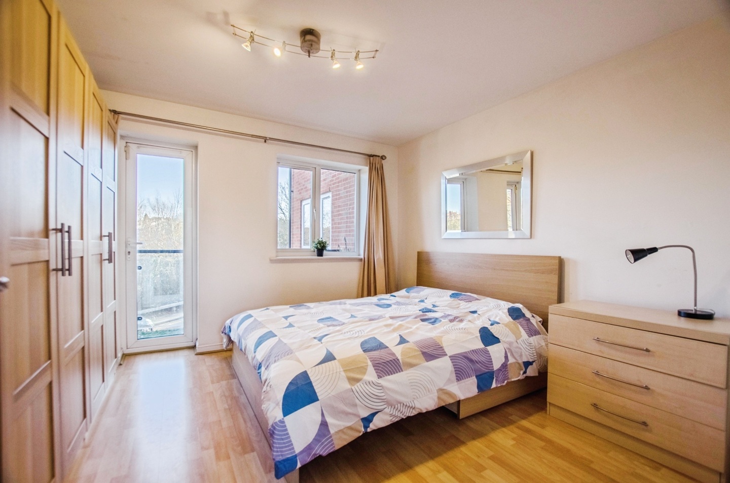 2 Bed Flat, Temple Place, RG1 photo 3